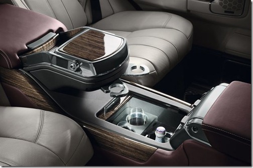 LandRover-RangeRover-821111416552531600x1060[1]